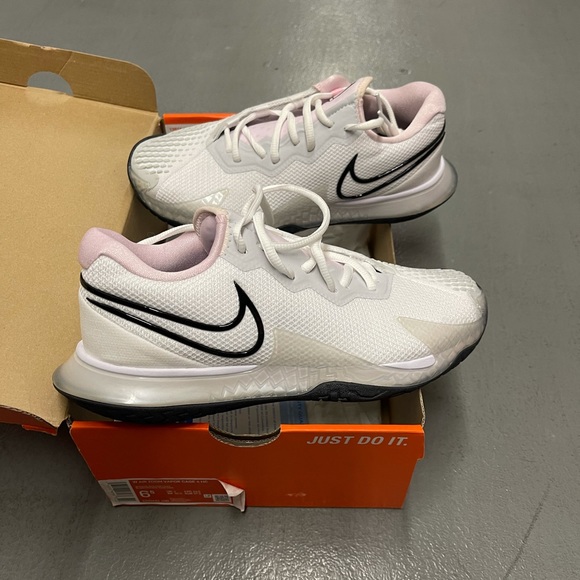 Nike Shoes - Nike Air zoom vapor cage 4hc size 6.5W